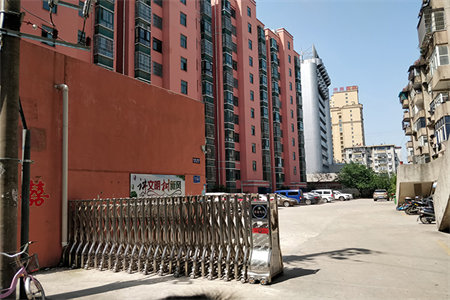 佛山东邸3室2厅2卫132m2中档装修带储藏室证满二